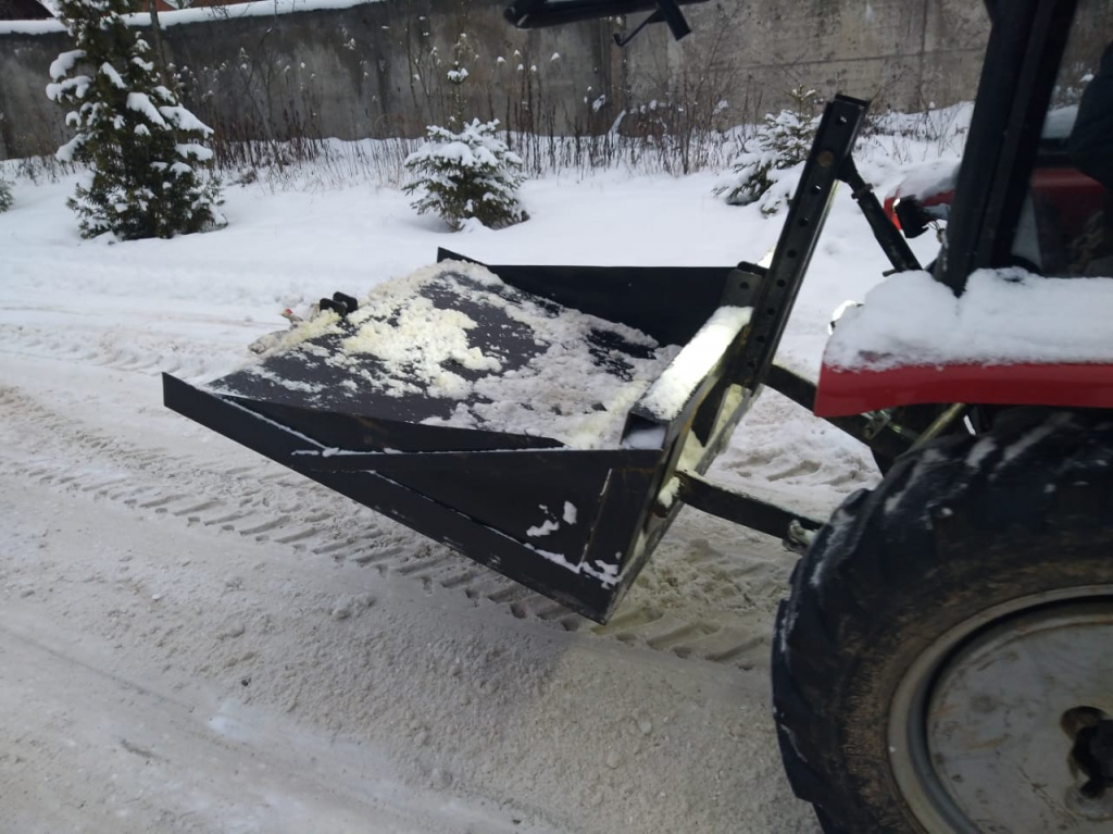 Мехлопата и трактор Yanmar для уборки снега